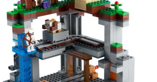 Minecraft The First Adventure Building Blocks Toy Set